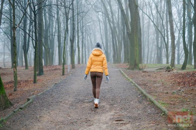 Si può uscire ma da soli, nel proprio comune di residenza e senza creare assembramenti 