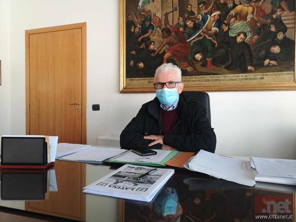 Il sindaco di Fondi Beniamino Maschietto nel suo ufficio 