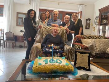 assessore-Trani-e-famiglia-di-pasquale-costantino-100-anni.jpg