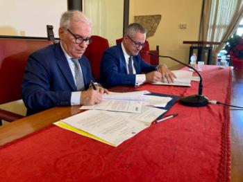 da-sinistra-Falco-e-Quattrociocchi-alla-firma-del-protocollo-per-la-legalita.jpg