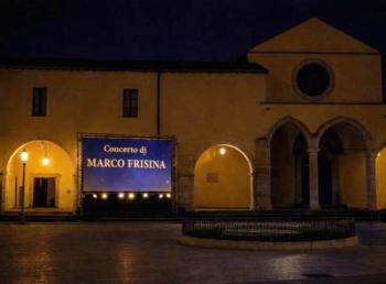 Maxi-schermo-San-Francesco-concerto-Marco-Frisina-17-gennaio-2026.jpg